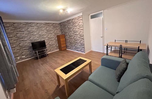 Whalebone Appartement | Specious 1 Bed flat in east London with Parking and free wifi
