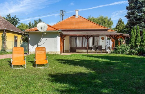 Balatonkeresztur Maison | Beautiful private villa for 5 guests with WIFI, TV, terrace and parking