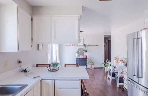Lebanon Maison | Cute, clean room,shared space and a huge yard,1mi to hospital and m.college