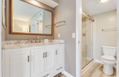 Hilton Head Maison | Newly Updated! Heated Pool! Close to Coligny!