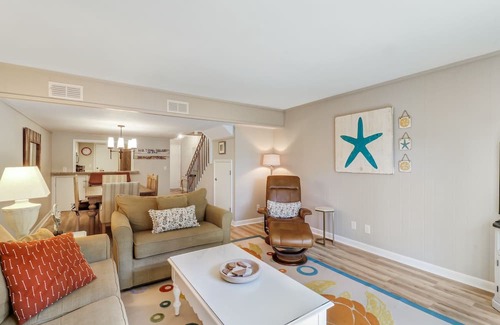 Hilton Head Maison | Newly Updated! Heated Pool! Close to Coligny!