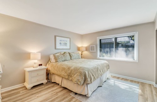 Hilton Head Maison | Newly Updated! Heated Pool! Close to Coligny!