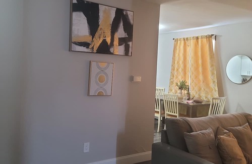 Wynnefield Appartement | 5 mins to St. Joe's and 10 mins to Linkednor hospital, 5 mins from food areas.
