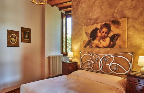 Corsico Villa | Wonderful private villa for 8 people with hot tub, WIFI, A/C, TV, patio, pets allowed and parking