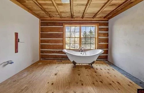 Kasota Maison | 130 Year Old Log Barn Transformed Into A New Home.