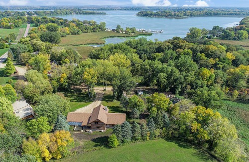 Kasota Maison | 130 Year Old Log Barn Transformed Into A New Home.