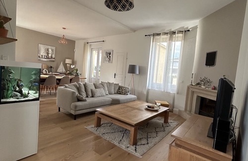 Bron Maison | Maison Familiale Avec Piscine Proche de Toutes Commodités à 10 min de Lyon !