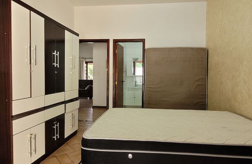 Bairro da Enseada Maison | Casa na Praia 3 Quartos, Espaço Seguro Para Pets , Piscina e Salão de Jogos