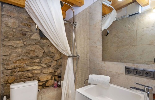 Olopte Maison | Beautiful private villa for 2 guests with TV and patio