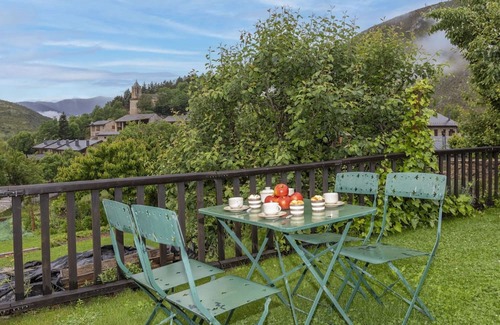 Olopte Maison | Beautiful private villa for 2 guests with TV and patio