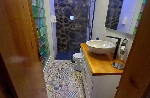 Angra do Heroismo Appartement | Studio Apartment 'Casa Do Poço - Casinha' with Mountain View, Shared Terrace and Wi-Fi