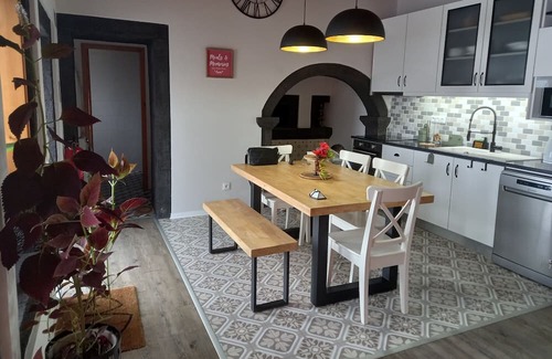 Angra do Heroismo Maison | Holiday Home 'Casa Do Poço - Casa Grande' with Shared Terrace and Wi-Fi