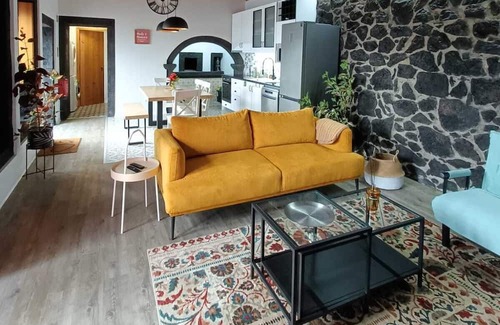 Angra do Heroismo Maison | Holiday Home 'Casa Do Poço - Casa Grande' with Shared Terrace and Wi-Fi