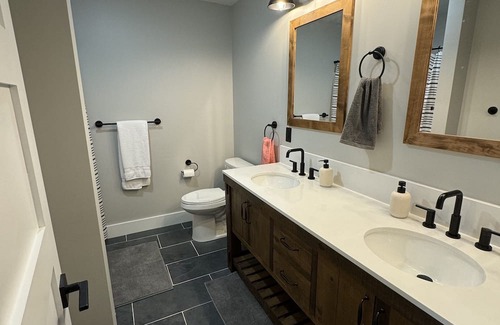 Granite Falls Maison | Coveside Drive - Beautiful Lakefront Home!