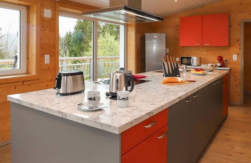Vionnaz Appartement | Nice apartment for 6 people with WIFI, TV, terrace, pets allowed, panoramic view and parking