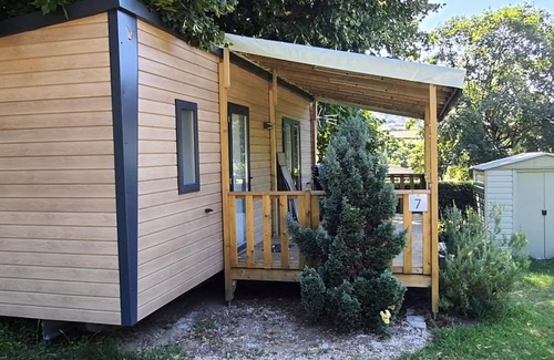 Saint-Point Maison | Flower Camping du Lac de Saint Point Lamartine - Saône et Loire - Southern Burgundy * - Premium mobile home 33m² - 2 bedrooms - covered terrace for 4 people