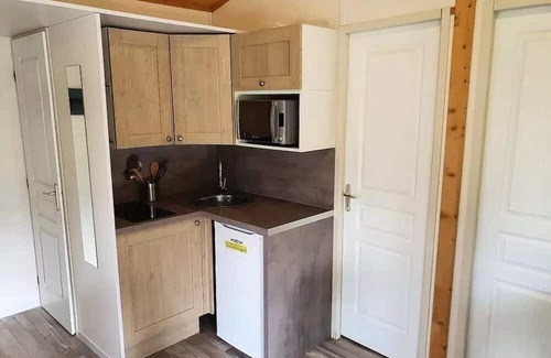 Saint-Point Chalet De Ski | Flower Camping du Lac de Saint Point Lamartine - Saône et Loire - Southern Burgundy * - Chalet Tradition Standard 28m² - 2 bedrooms - covered terrace 4 people