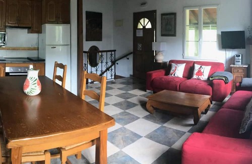 Navarra Pyrenees Appartement | Apartment 'Etxezurialde I' with Mountain View, Private Terrace and Wi-Fi