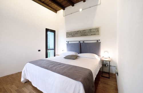 Calolziocorte Appartement | Apartment "Hotel Locanda Leonardo Bellagio" with Mountain View, Shared Terrace & Wi-Fi