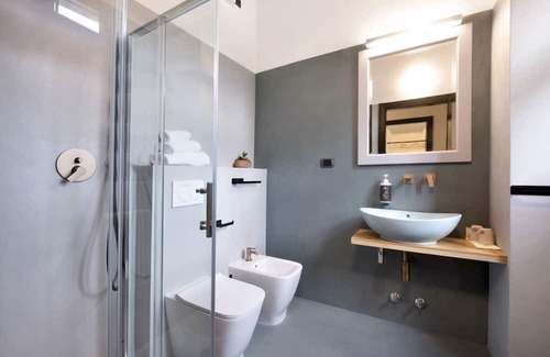 Calolziocorte Appartement | Apartment "Hotel Locanda Leonardo Bellagio" with Mountain View, Shared Terrace & Wi-Fi