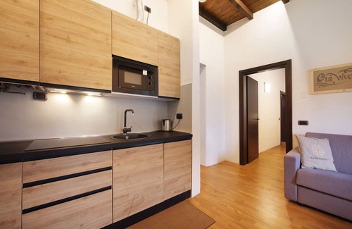 Calolziocorte Appartement | Apartment "Hotel Locanda Leonardo Bellagio" with Mountain View, Shared Terrace & Wi-Fi