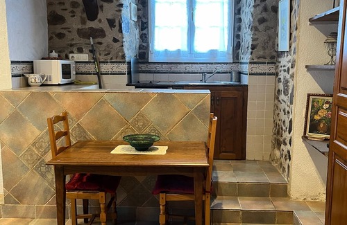 Navarra Pyrenees Appartement | Studio Apartment 'Etxezuria' with Mountain View, Private Garden and Wi-Fi