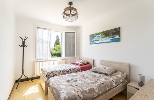 Saint-Laurent-La-Vernede Maison | Holiday Home 'Villa Jasmin' with Private Terrace, Balcony and Wi-Fi