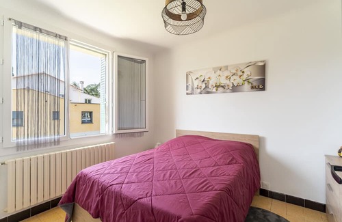 Saint-Laurent-La-Vernede Maison | Holiday Home 'Villa Jasmin' with Private Terrace, Balcony and Wi-Fi