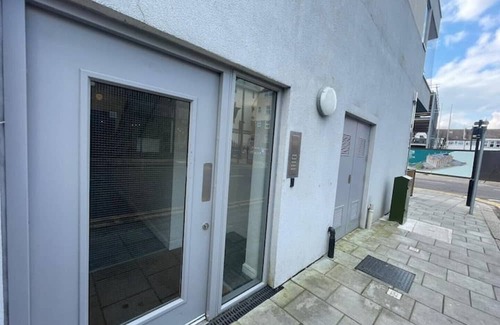 Isle of Grain Appartement | Leigh Broadway Apartment With Parking & Balcony