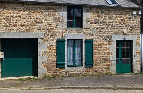 Saint-Georges-de-Reintembault Maison | Charmante maison de village