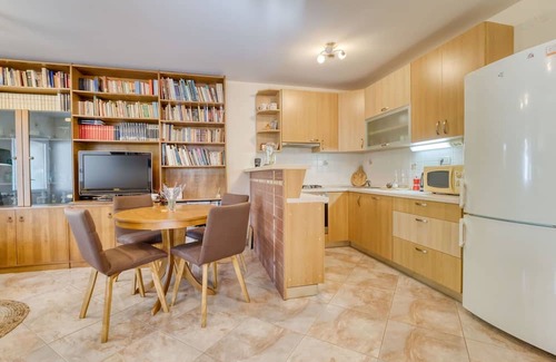 Klana Appartement | Lovely apartment with WIFI, private pool, A/C, hot tub, TV, terrace, panoramic view and parking
