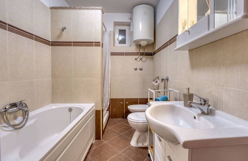 Klana Appartement | Lovely apartment with WIFI, private pool, A/C, hot tub, TV, terrace, panoramic view and parking