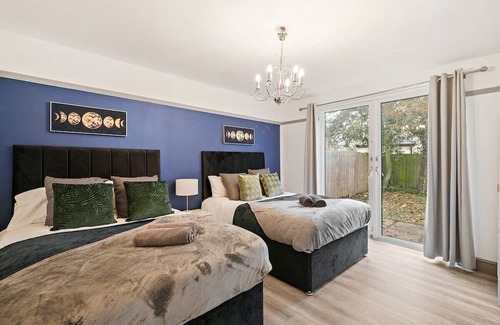 Forest Fields Maison | Stylish 4 Bed House in Nottingham - sleeps 15