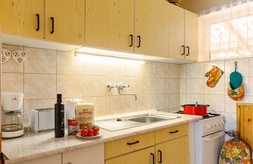Balatonszarszo Maison | Stunning villa for 5 people with TV, patio and parking