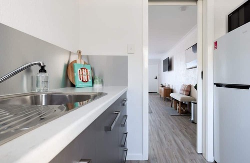 Riverside Appartement | Cute and Cosy Studio with Parking & WiFi