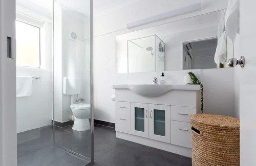 Riverside Appartement | Cute and Cosy Studio with Parking & WiFi