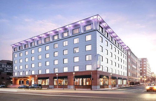 East Bayside Maison | Relax by the Bay: Portland Waterfront Hotel with Indoor Pool | 2 Units