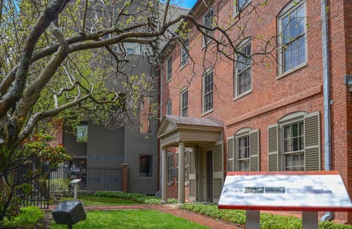 East Bayside Maison | Relax by the Bay: Portland Waterfront Hotel with Indoor Pool | 2 Units