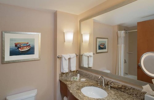 East Bayside Maison | Relax by the Bay: Portland Waterfront Hotel with Indoor Pool | 2 Units
