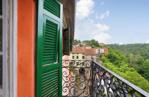Bracelli Maison | Near the 5Terre, apartment located inside the Palazzo Ravaschieri.