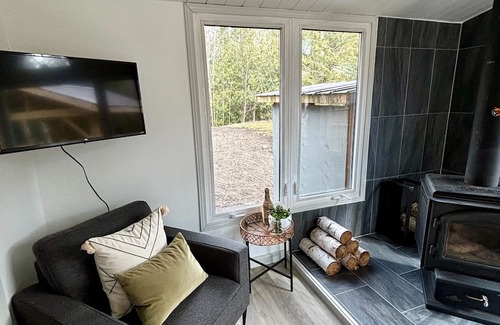 Northern Bruce Peninsula Cabine | Starry Haven: Serene 3-BR Retreat with Hot Tub