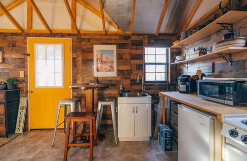 Holladay Cabine | Cozy Tiny Cabin Getaway w/ Views