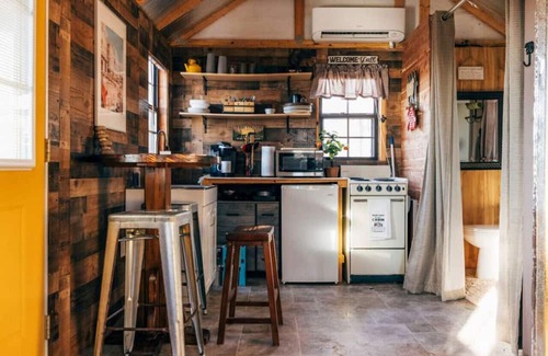 Holladay Cabine | Cozy Tiny Cabin Getaway w/ Views