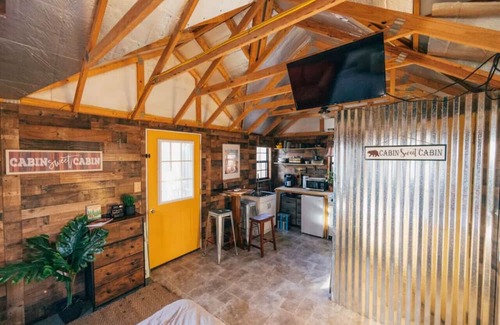 Holladay Cabine | Cozy Tiny Cabin Getaway w/ Views