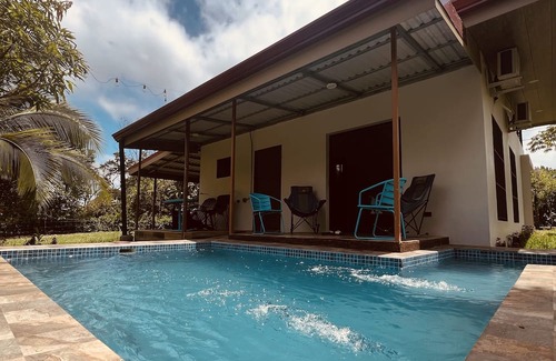 San Isidro de Grecia Cabine | EcoSky "Tranquil Retreat Near La Fortuna: Private Pool, Lake Access, and More!"