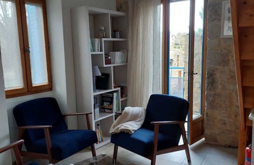 Mondalazac Maison | La Petite Maison Bleue du Grand Mas