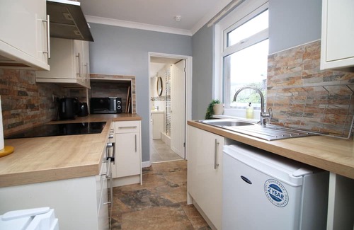 Abertillery Maison | Cosy 3BR Home| Scenic Views| Ideal for Walks & Work
