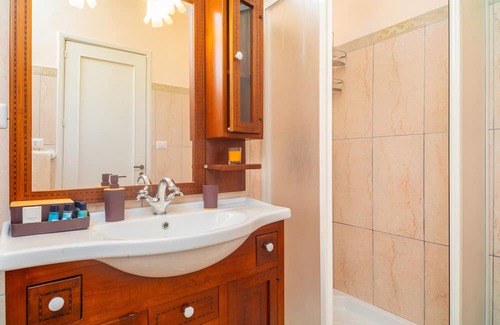 Belpasso Maison | Holiday Home 'Le 100 Sculture Apartment' with Mountain View, Wi-Fi and Air Conditioning