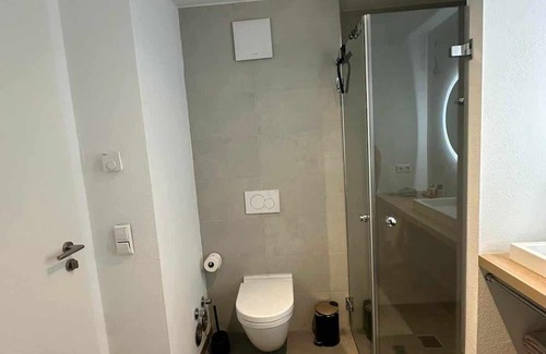 Oos Appartement | Apartment 'Gemütliches Businessapartment' with Private Terrace, Balcony and Wi-Fi