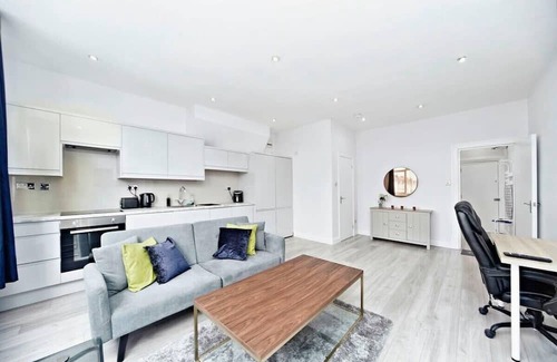 West Thornton Appartement | Chic 1BR Thornton Flat - Charm and City Access